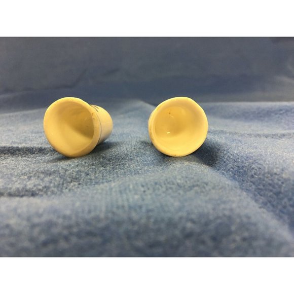 Thimbles Porelain set of 2 With birds painted on them - Picture 3 of 3